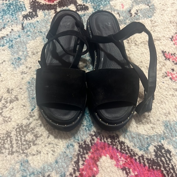 Gianni Bini Sweet Talk Sandal - Picture 5 of 5